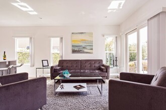 642 N Irving Blvd in Los Angeles, CA - Building Photo - Interior Photo