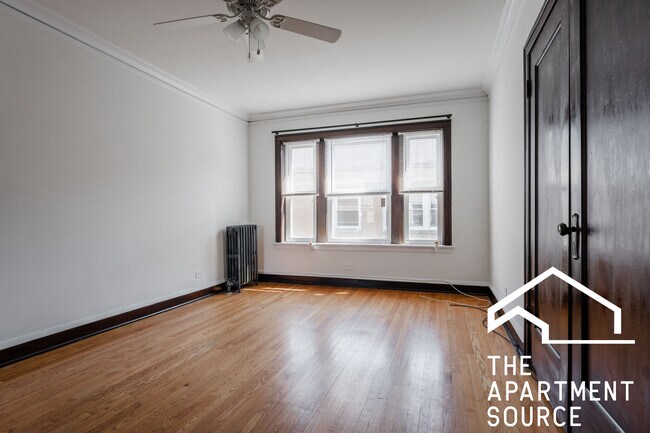 2563 W Montrose Ave in Chicago, IL - Building Photo - Building Photo