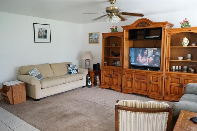 101 Cambridge Trail in Sun City Center, FL - Building Photo - Building Photo