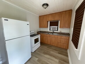 3811 Davis Rd in Palm Springs, FL - Building Photo - Building Photo