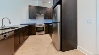 18 Edgewater Pl-Unit -103 in Beacon, NY - Building Photo - Building Photo