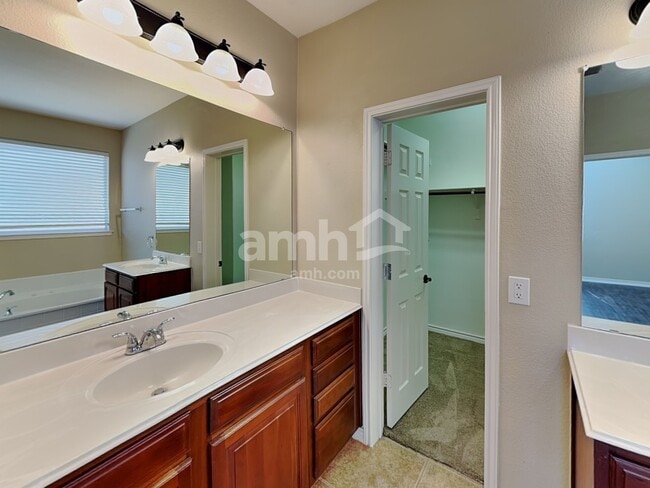 4016 Alderbrook Ln in Roanoke, TX - Building Photo - Building Photo