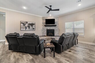 215 West Dr in Kemah, TX - Building Photo - Building Photo