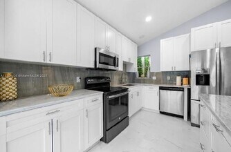 2002 Lake Breeze Ct in Wellington, FL - Building Photo - Building Photo