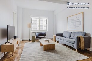 300 E 57th St in New York, NY - Building Photo