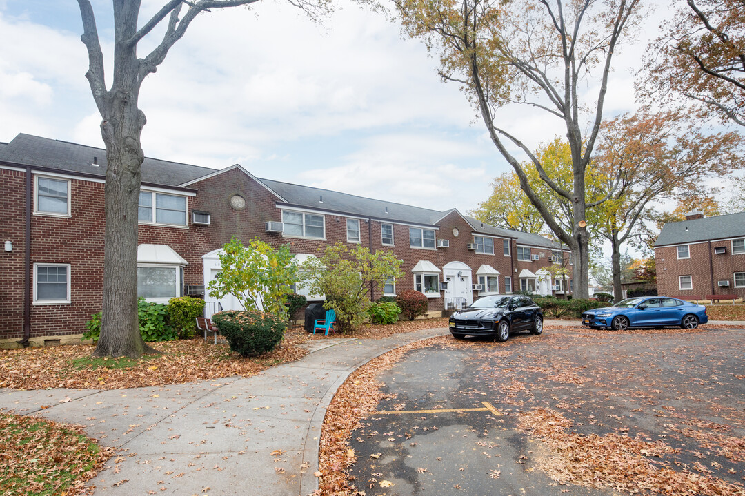 Deepdale Gardens COOP in Little Neck, NY - Building Photo