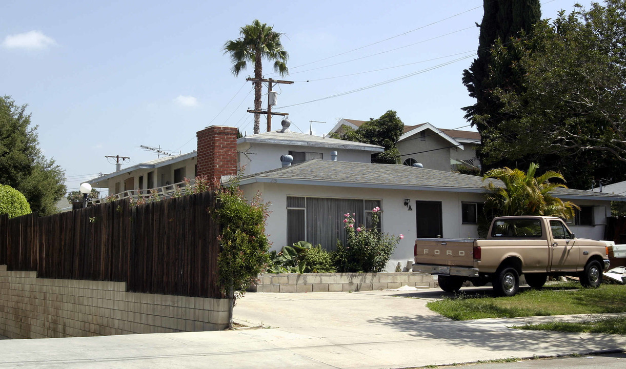 215-217 W Linda Vista Ave in Alhambra, CA - Foto de edificio