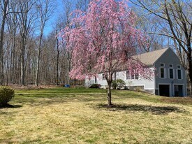 437 Green Hill Rd in Madison, CT - Building Photo