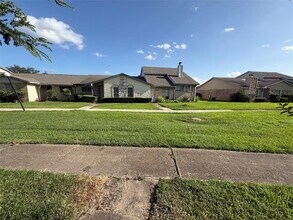 6624 Westwick Dr in Houston, TX - Building Photo - Building Photo