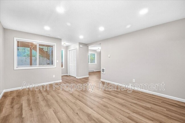 4909 SE 71st Ave in Portland, OR - Building Photo - Building Photo