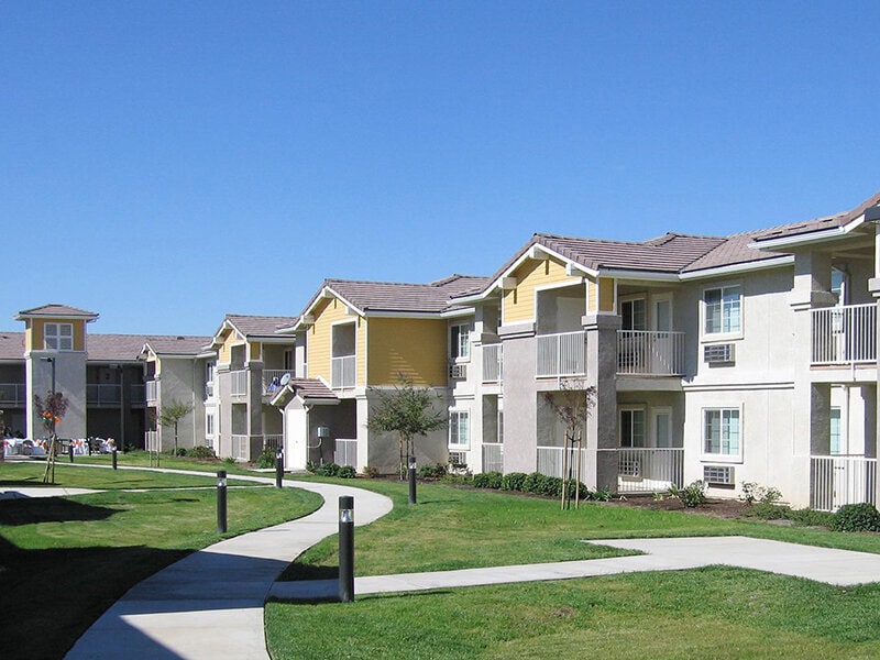 Zaninovich Village in Orange Cove, CA - Foto de edificio