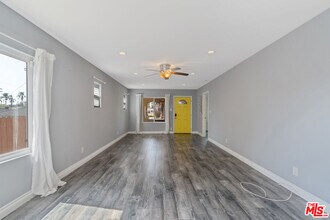 3111 W 69th St in Los Angeles, CA - Building Photo - Building Photo
