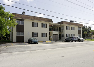 Kenwood Apartments in Miami, FL - Building Photo - Building Photo