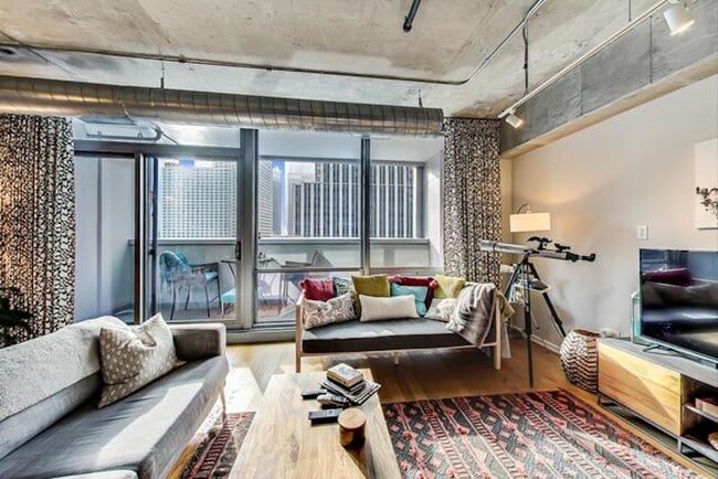 240 E Illinois St, Unit 704 in Chicago, IL - Building Photo - Building Photo