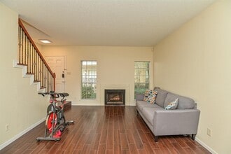 7575 Cambridge St in Houston, TX - Building Photo - Building Photo