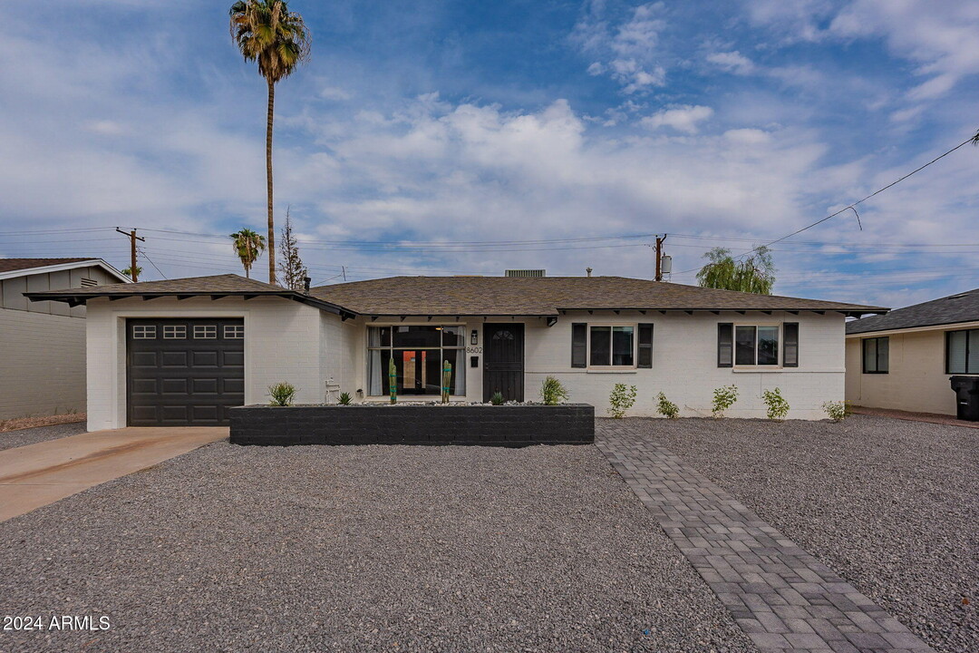 8602 E Palm Ln in Scottsdale, AZ - Foto de edificio