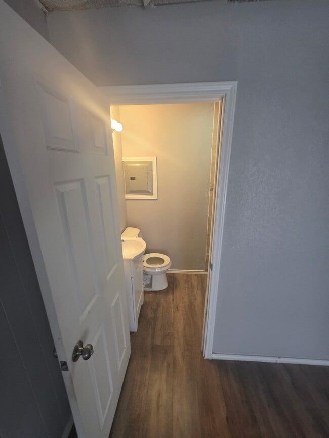 property at 211 W Huff Ave