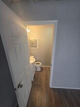 211 W Huff Ave, Unit Unit#A in San Antonio, TX - Building Photo - Building Photo