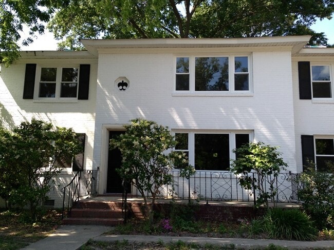 property at 1530 W Little Creek Rd