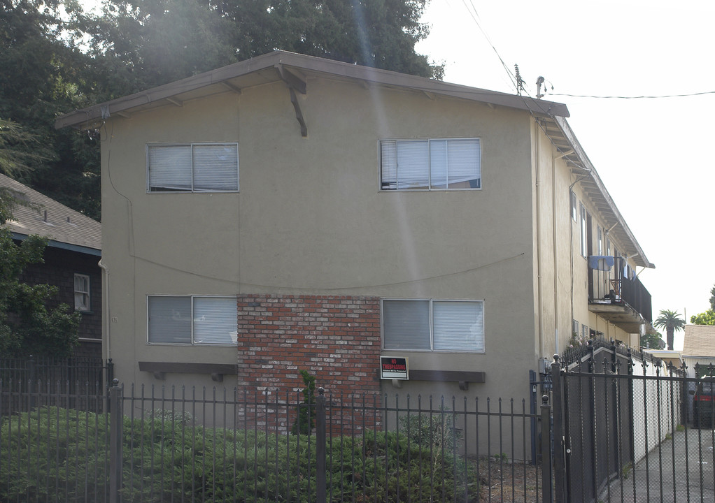 1626 83rd Ave in Oakland, CA - Foto de edificio