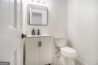 8212 Lullwater Ct in Jonesboro, GA - Building Photo - Building Photo