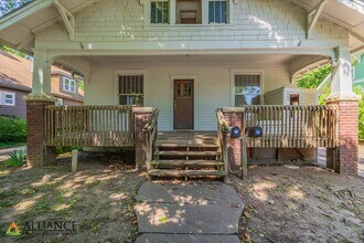 323 N 15th St in Manhattan, KS - Building Photo - Building Photo