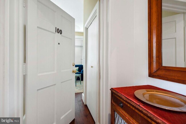 1755 18th St NW, Unit 100 in Washington, DC - Building Photo - Building Photo