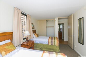 229 Paoakalani Ave, Unit 2102 in Honolulu, HI - Building Photo - Building Photo