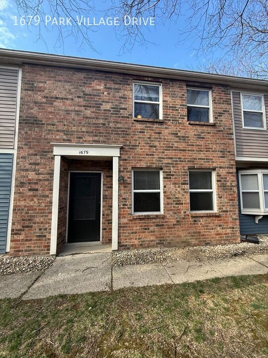 1679 Park Village Dr in Columbus, OH - Building Photo