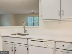 18520 Boysenberry Dr in Montgomery Village, MD - Building Photo - Building Photo