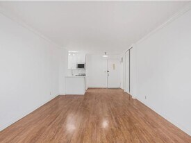 185 Hall St in Brooklyn, NY - Building Photo