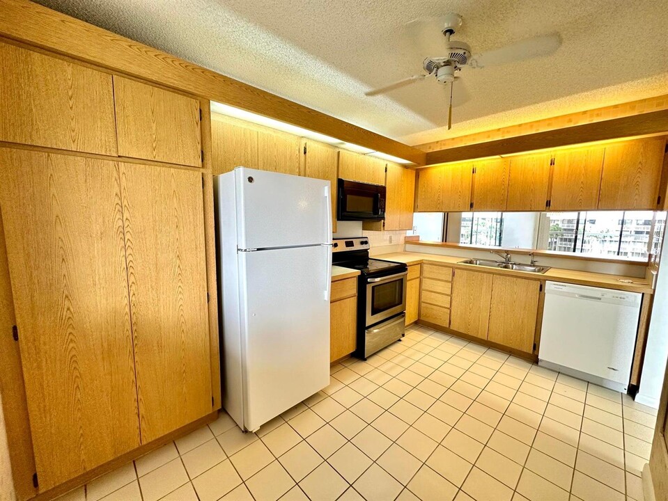 2441 Village Blvd, Unit 404 in West Palm Beach, FL - Building Photo