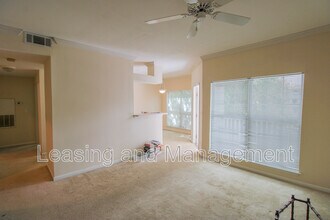 700 Daniel Ellis Dr in Charleston, SC - Foto de edificio - Building Photo