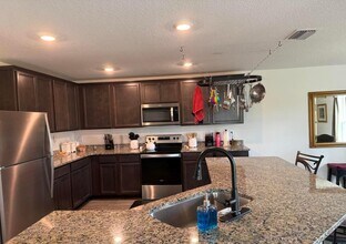 9725 Southern Charm Cir in Brooksville, FL - Building Photo - Building Photo