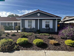 731 Graymont Cir in Concord, CA - Building Photo - Building Photo