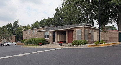 Woodwinds Apartments in Augusta, GA - Foto de edificio - Building Photo