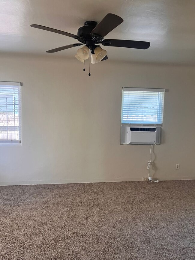 217 Olive Ave in Modesto, CA - Foto de edificio - Building Photo