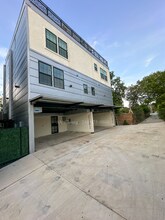 222 S Olive St in San Antonio, TX - Building Photo - Building Photo