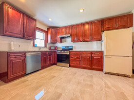 18 Albion Rd in Quincy, MA - Building Photo