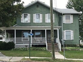 36 W Main St in Clifton Springs, NY - Building Photo