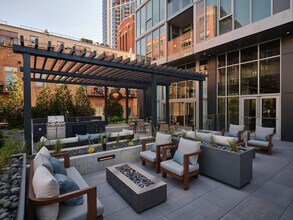 369 W Grand Ave in Chicago, IL - Building Photo - Building Photo