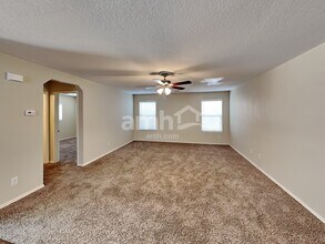 3739 Hideaway Grn in San Antonio, TX - Building Photo - Building Photo