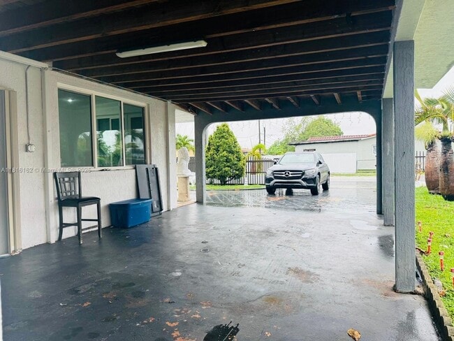 6975 W 10th Ct in Hialeah, FL - Building Photo - Building Photo