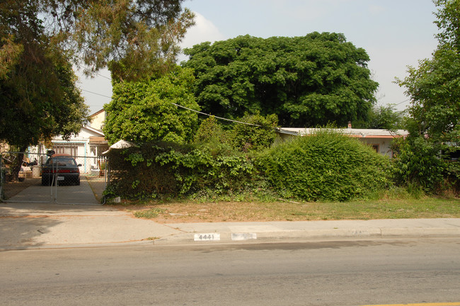 4441-4449 Cogswell Rd in El Monte, CA - Building Photo - Building Photo