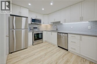 565 Greenfield Ave in Kitchener, ON - Building Photo - Building Photo