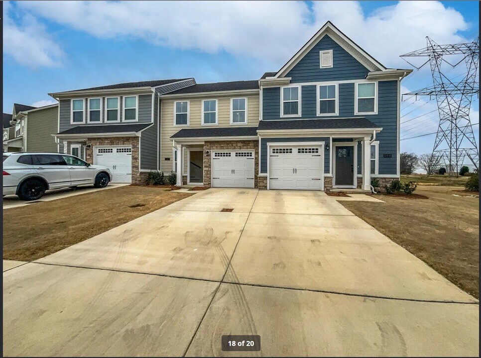 102 Keelon Gap Rd in Spring Hill, TN - Building Photo