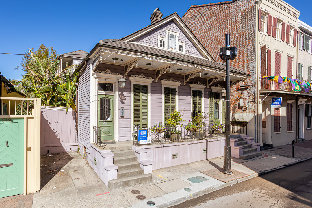 823-825 Burgundy St in New Orleans, LA - Building Photo