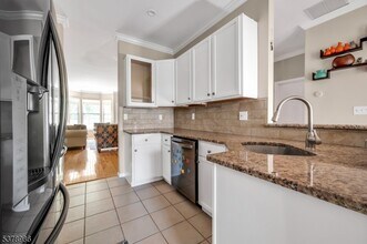 207 Crown Point Rd in Parsippany Troy Hills, NJ - Foto de edificio - Building Photo