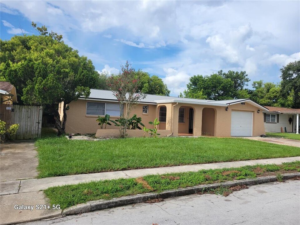 5620 Andrea Dr in Holiday, FL - Building Photo