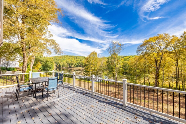235 White Deer Rocks Rd in Woodbury, CT - Building Photo - Building Photo